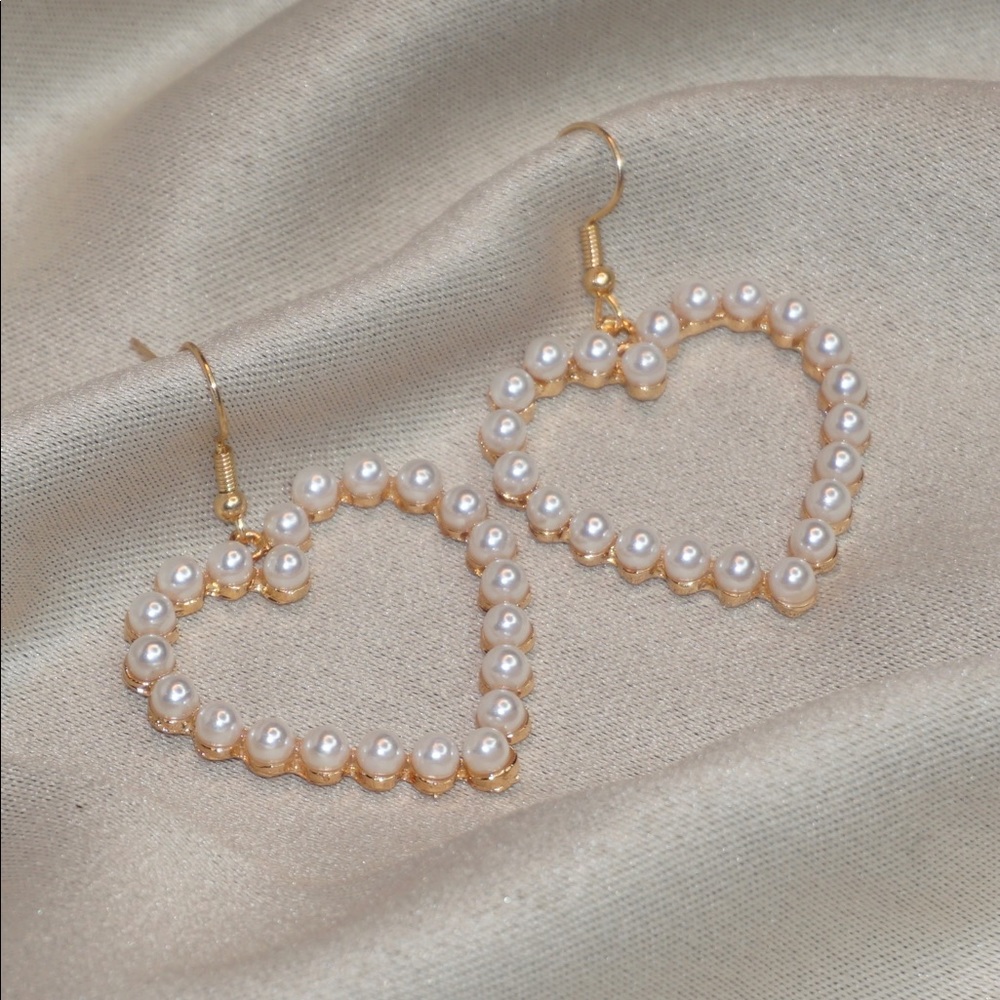 SALE! GOLD & PEARL HEART EARRINGS - Picture 4 of 6